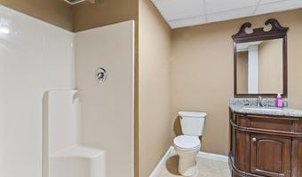 76 9th St, Belford, NJ 07718