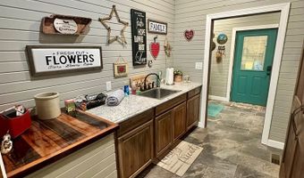 674 Cantrell Rd, Big Sandy, TN 38221