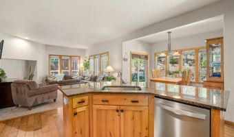 335 NW 17th St, Bend, OR 97701