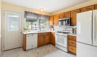 894 Napoli Dr, Ballwin, MO 63021