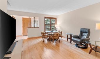 711 OLSON Ave F, Appleton, WI 54914