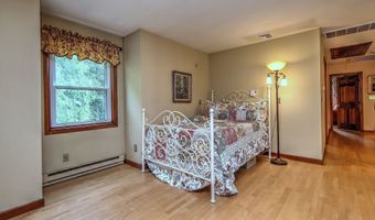 8 Whippoorwill Ln, Bethany, CT 06524