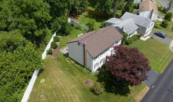 4 Lee Cir, Bloomfield, CT 06002