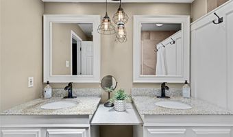 1431 Dietrich Oaks Dr, Ballwin, MO 63021