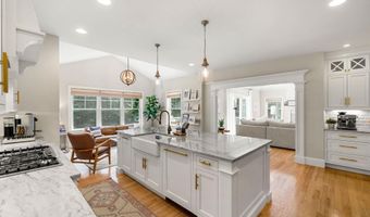32 Settlers Ct, Bedford, NH 03110