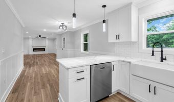 356 Railroad Ave, Bayville, NJ 08721