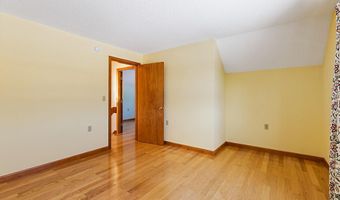 9 Snug Harbor Rd, Belgrade, ME 04917