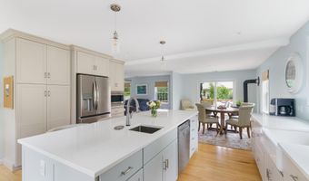 211 Oak St, Bath, ME 04530