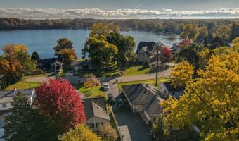 104 Lakewood Dr, Antioch, IL 60002