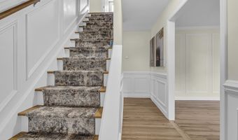 2 8th St, Aberdeen, NJ 07747