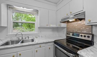 20 Summit Dr, Arden, NC 28704