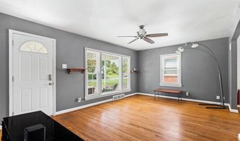 7133 Circleview Dr, Affton, MO 63123