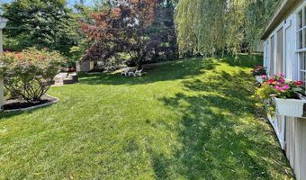 162 Ivy Hill Dr, Aberdeen, NJ 07747