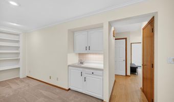 909 Idaho Ave, Ames, IA 50014