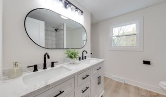 3023 N Windsor Dr, Arlington Heights, IL 60004