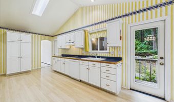 1195 Diamond Dr, Arcata, CA 95521