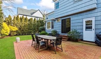 870 Dickens St, Woodmere, NY 11598