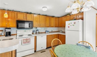 6886 Lindsley Ave, Andover, OH 44003