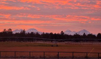 24605 Dodds Rd, Bend, OR 97701