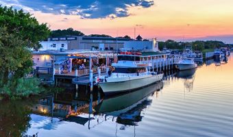 30 Ave G, Apalachicola, FL 32320