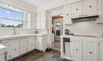 512 N D St, Albia, IA 52531