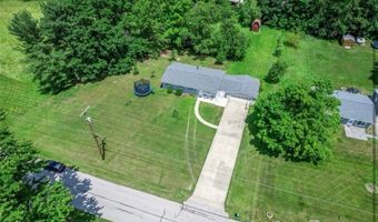 794 Robinhood Dr, Aurora, OH 44202