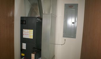 915 S 9th St, Aberdeen, SD 57401