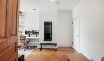 210 8TH St SE, Washington, DC 20003