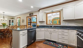 17 Northgate Dr, Albany, NY 12203