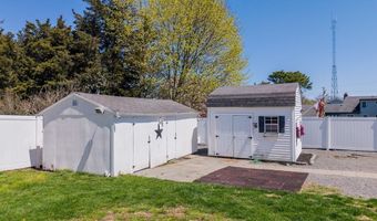 31 Darling St, Acushnet, MA 02743