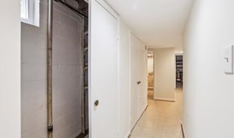6049 AVON Dr, Bethesda, MD 20814