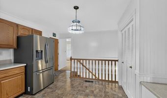 7 Springlake Ct, Ballwin, MO 63011