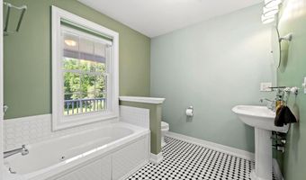 38 Rowell E Rd, Brentwood, NH 03833