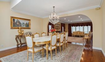 44 Netz Pl, Albertson, NY 11507