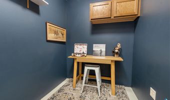 708 S 6th Ave, Brandon, SD 57005