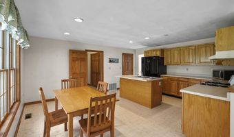 9 Maxwell Dr, Brookline, NH 03033