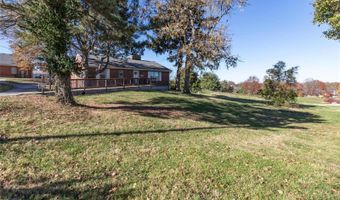 105 N Elm St, Ballwin, MO 63011