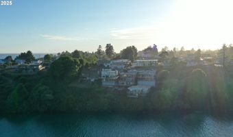 222 DEL NORTE Ln 18, Brookings, OR 97415