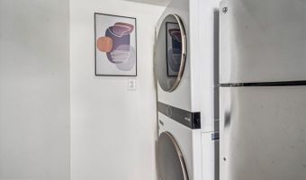 5005 BATTERY Ln #1, Bethesda, MD 20814