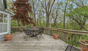 635 Oakview Dr, Algonquin, IL 60102