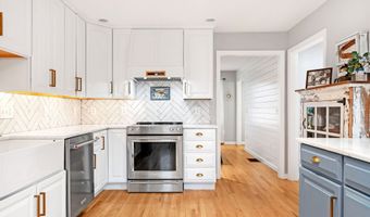 11 Pequot Ln, Hopkinton, RI 02804