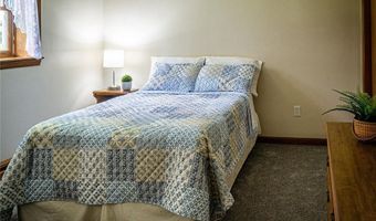 21 Annandale Ter, Newport, RI 02840