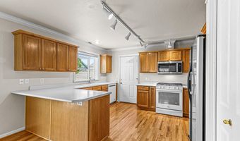 380 Hemlock Ln, Ashland, OR 97520