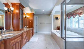 15 Logging Trail Ln, Brookfield, CT 06804