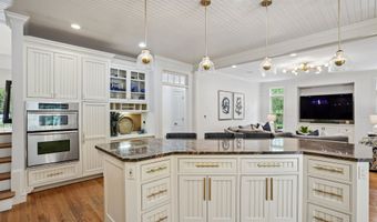 14 Aspen Ln, Bedford, NH 03110