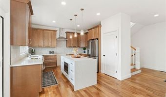 41 Burnett Rd, Warwick, RI 02889
