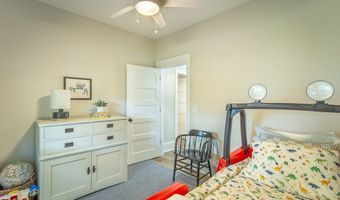 121 14th St, Apalachicola, FL 32320