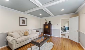 4 Quail Run Dr, Danbury, CT 06811