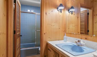 4 Clark Island Rd, Amherst, NH 03031