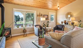 24855 Deer Ln, Bend, OR 97701